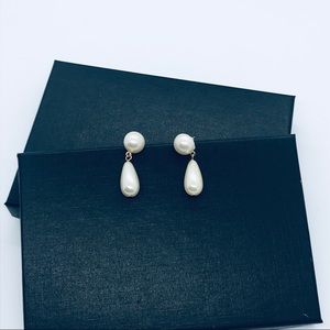 5/$25 Vintage Pearl Pendant Earrings